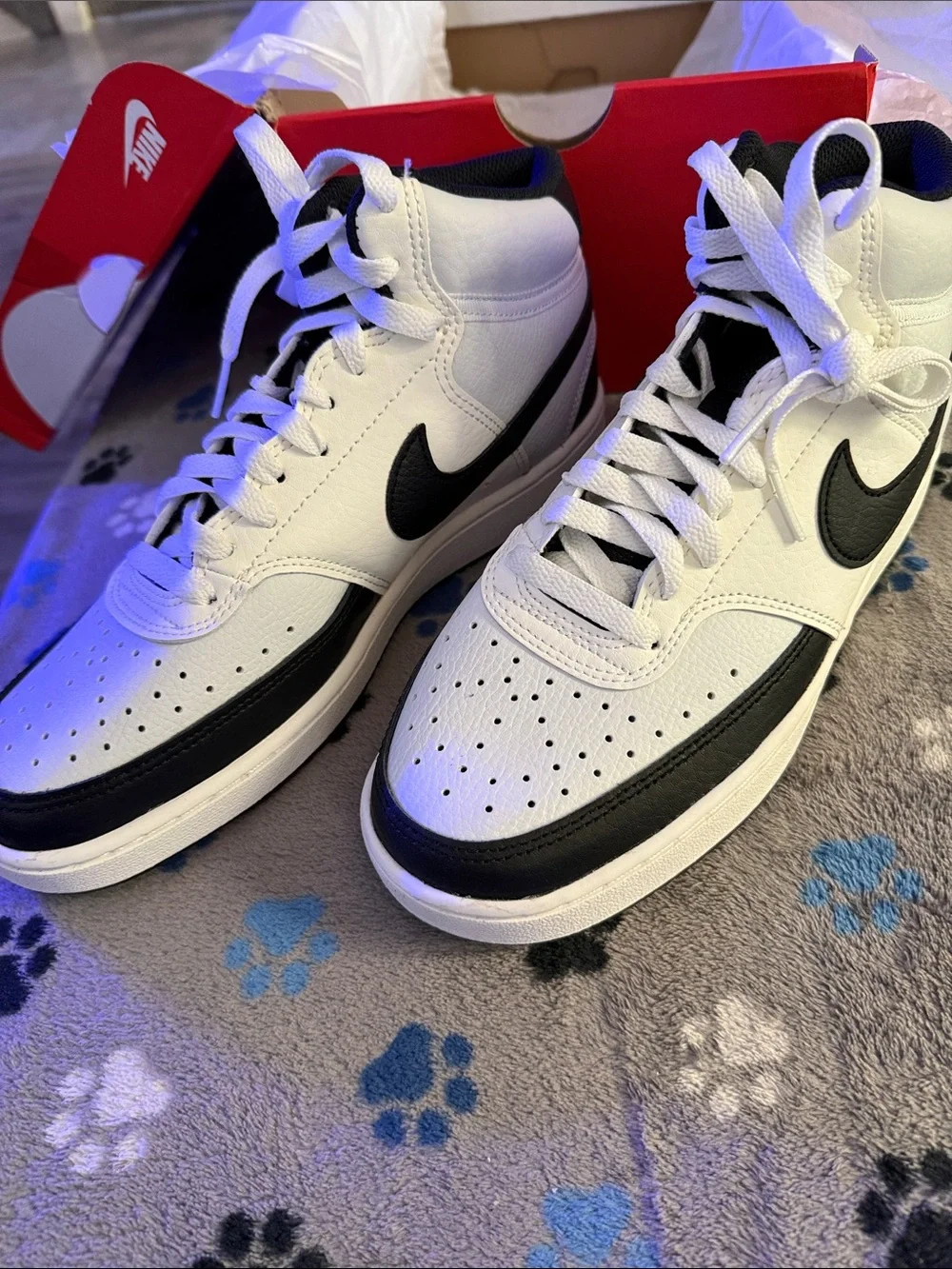 Nike White & Black Low-Top Sneakers Off White with Black.  Size 6.5 New Color.